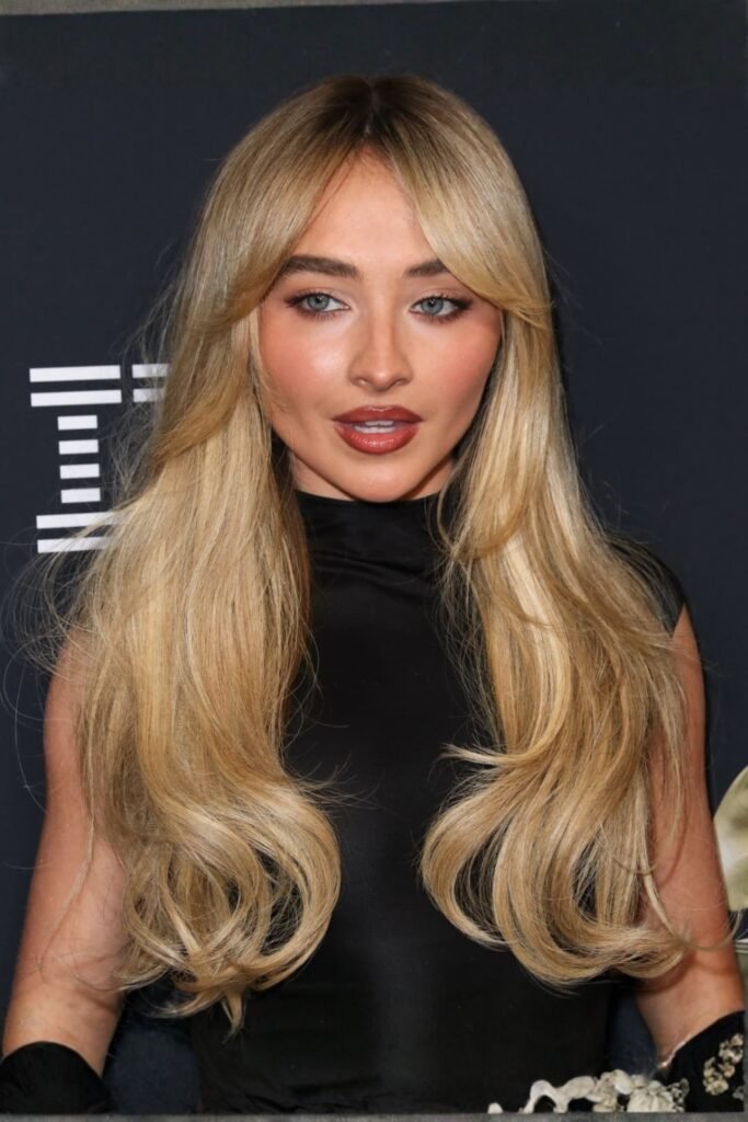 Woman with a bouncy blonde blowout
