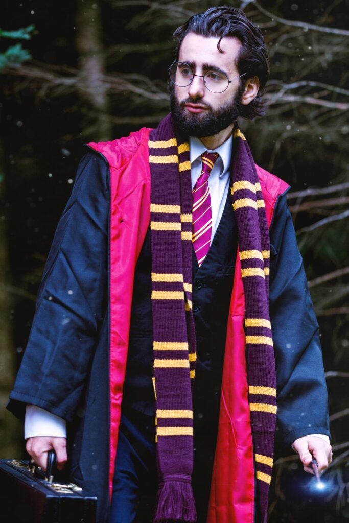 Boys Harry Potter outfit: Gryffindor Scarf Statement