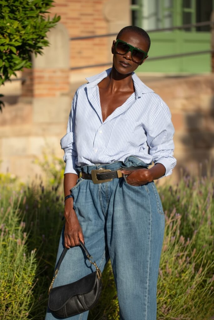 Outfit: Oversized Shirt and Jeans With a Chunky Belt