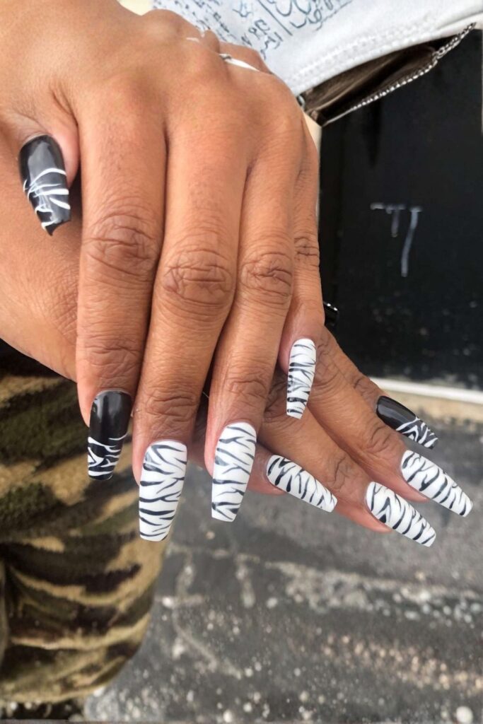 Bold Zebra Stripes on Coffin Nails