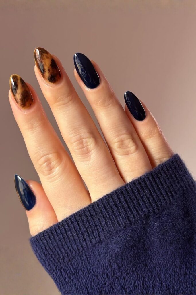 Elegant Tortoiseshell Nail Design