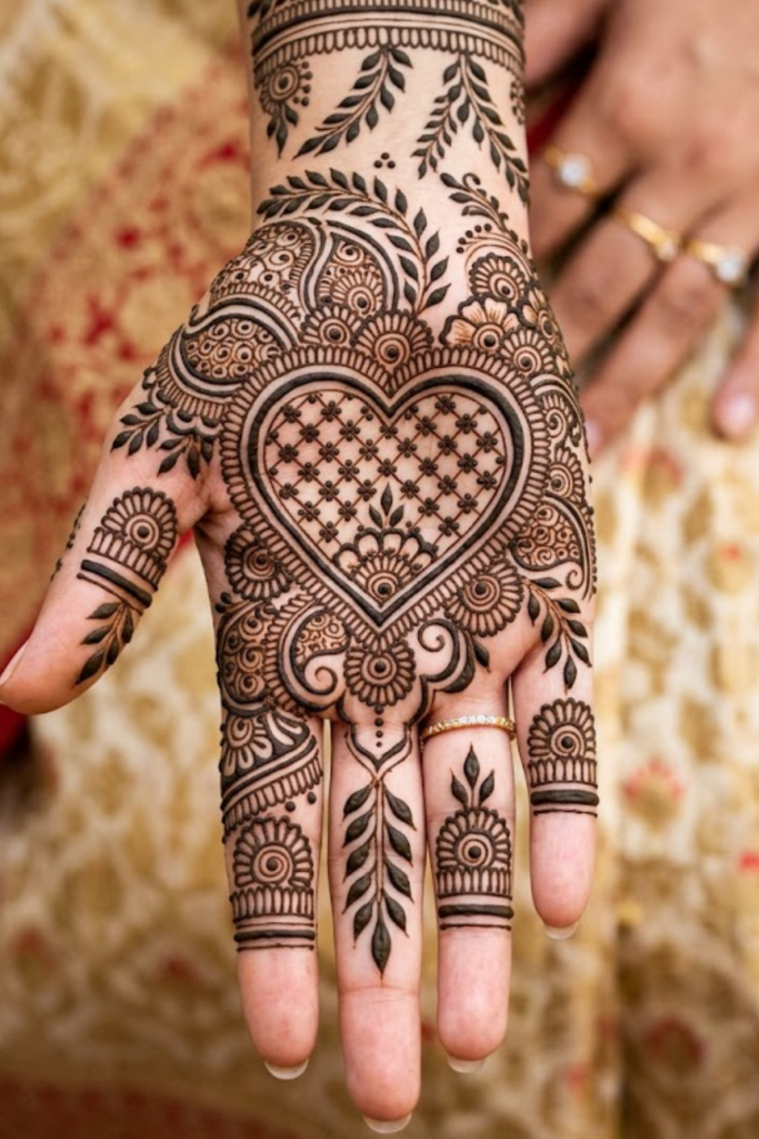 Jaali Filled Palm Heart Pattern