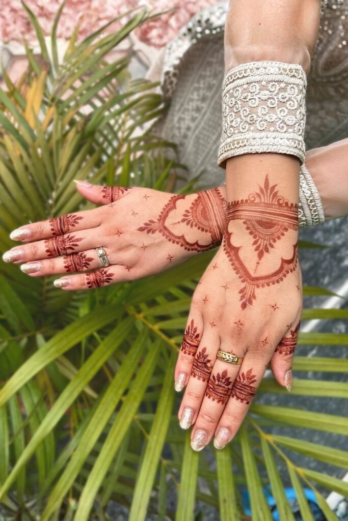 Light Arabic Style Back Hand Mehndi Design for Gatherings