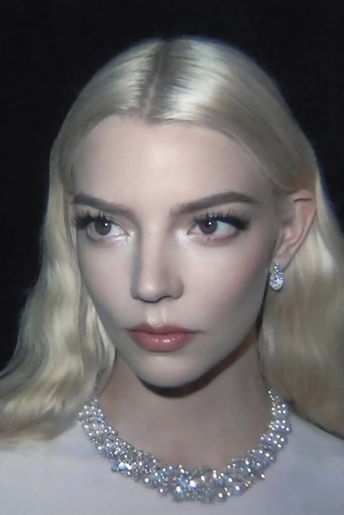 Pearl blonde hair in soft waves