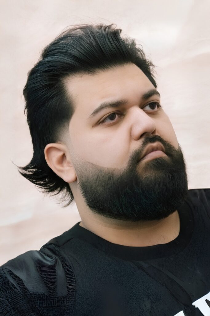 Longer Hairstyle for a Round Face on a man with a round face