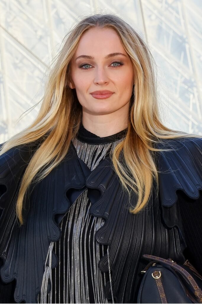 Shoulder-length blonde blowout