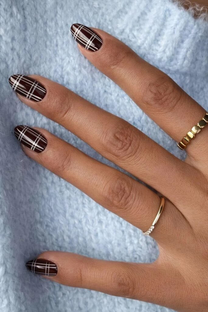 Short burgundy plaid nails with gold lines