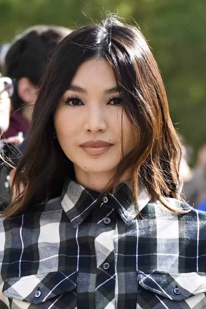 Straight U-Shaped Cut With a Middle Part