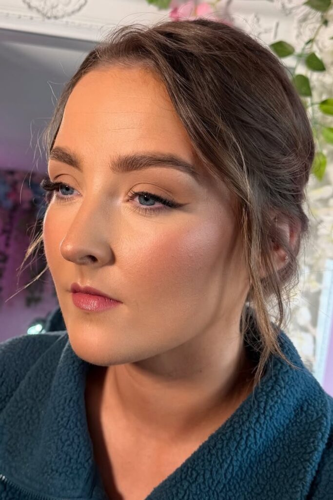 Bridesmaid makeup: smoked-out liner