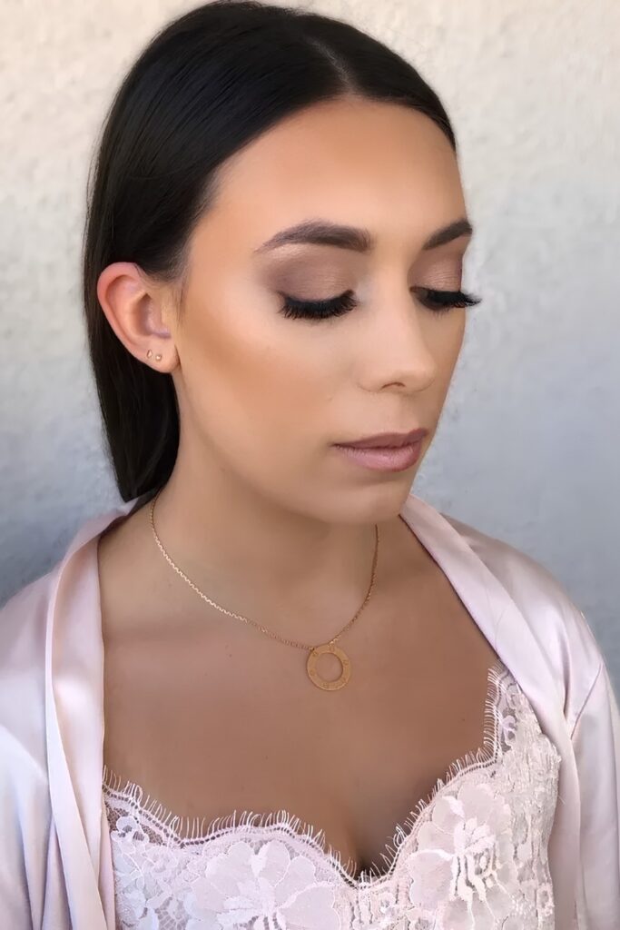 Bridesmaid makeup: soft brown smoky eye