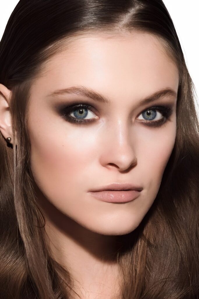 Bridesmaid makeup: soft, smudged eyes