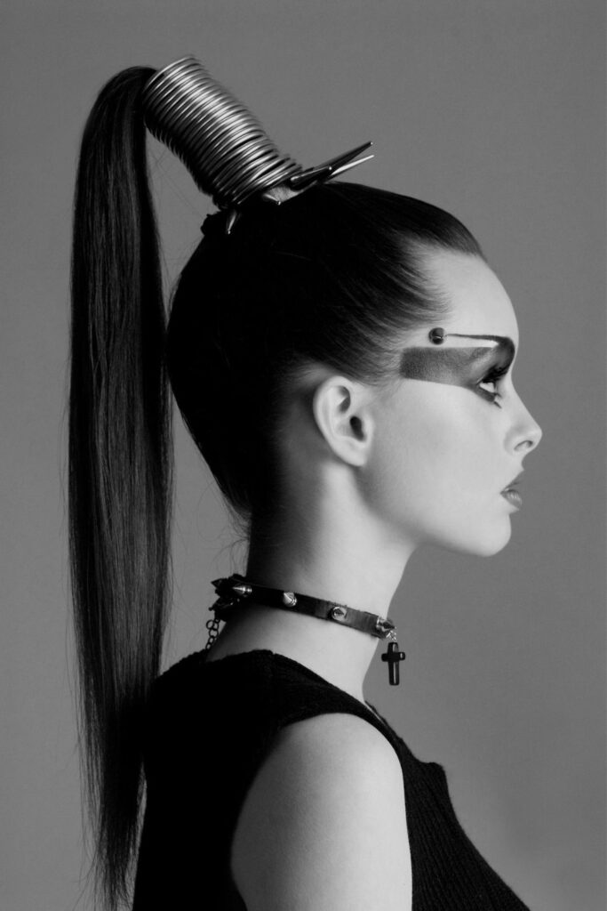 High ponytail with metallic hair rings