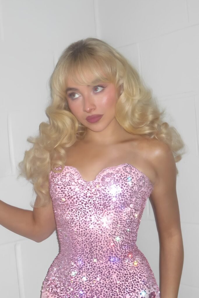 Sabrina Carpenter-inspired hairstyle: Retro-Inspired Bouncy Curls