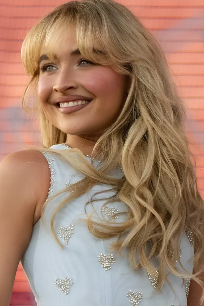 Sabrina Carpenter-inspired hairstyle: Soft Waves with Root Volume