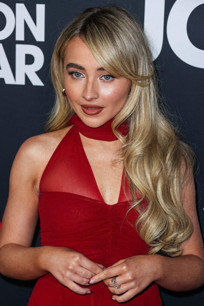Sabrina Carpenter-inspired hairstyle: Voluminous Side-Part Blowout