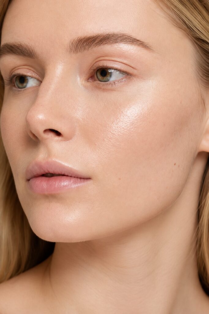 Glossy under-eye highlight