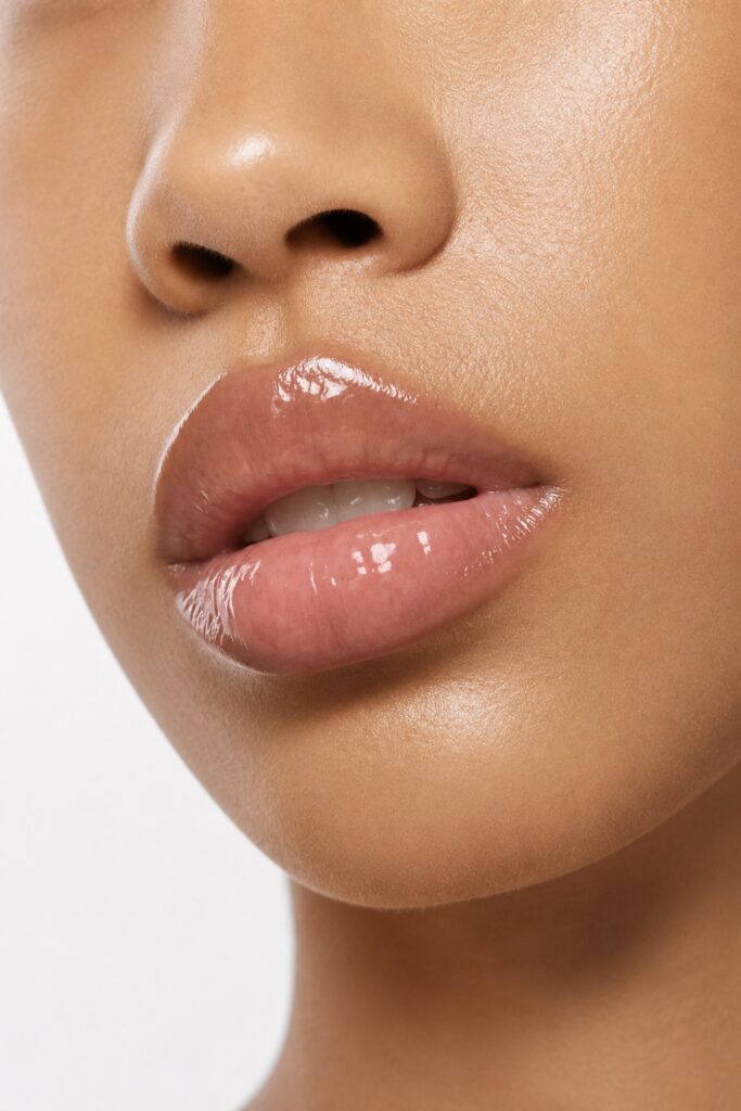 High-shine clear lip gloss