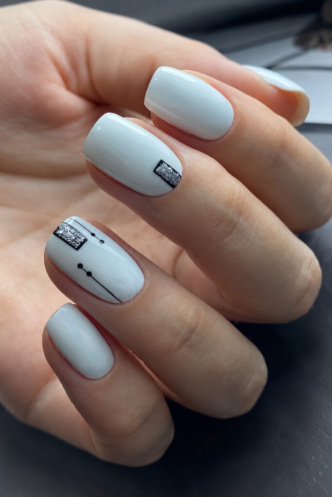 Stark white short square nails