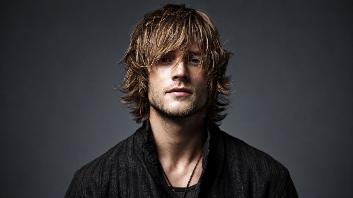 Flow Haircuts With Bangs for Men
