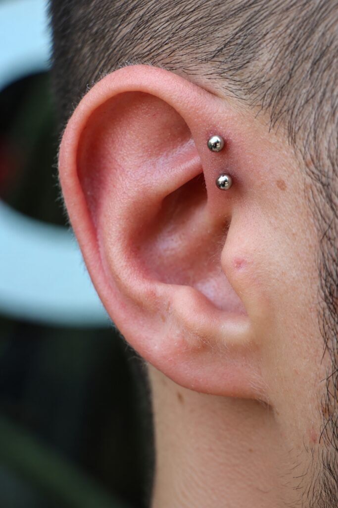Forward helix stud