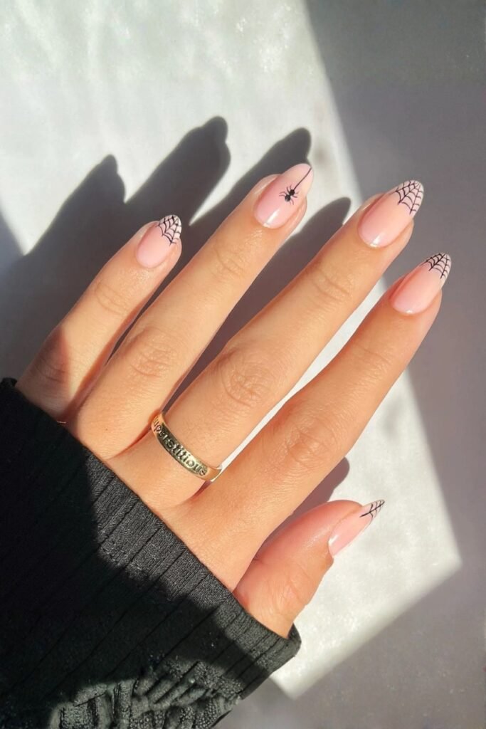 Micro Corner-Web Nude Nails
