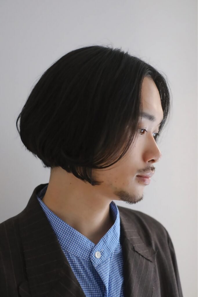 Rounded layered bob with inward ends