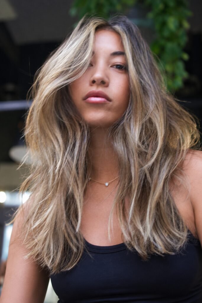 Air-dried long layers with blonde balayage