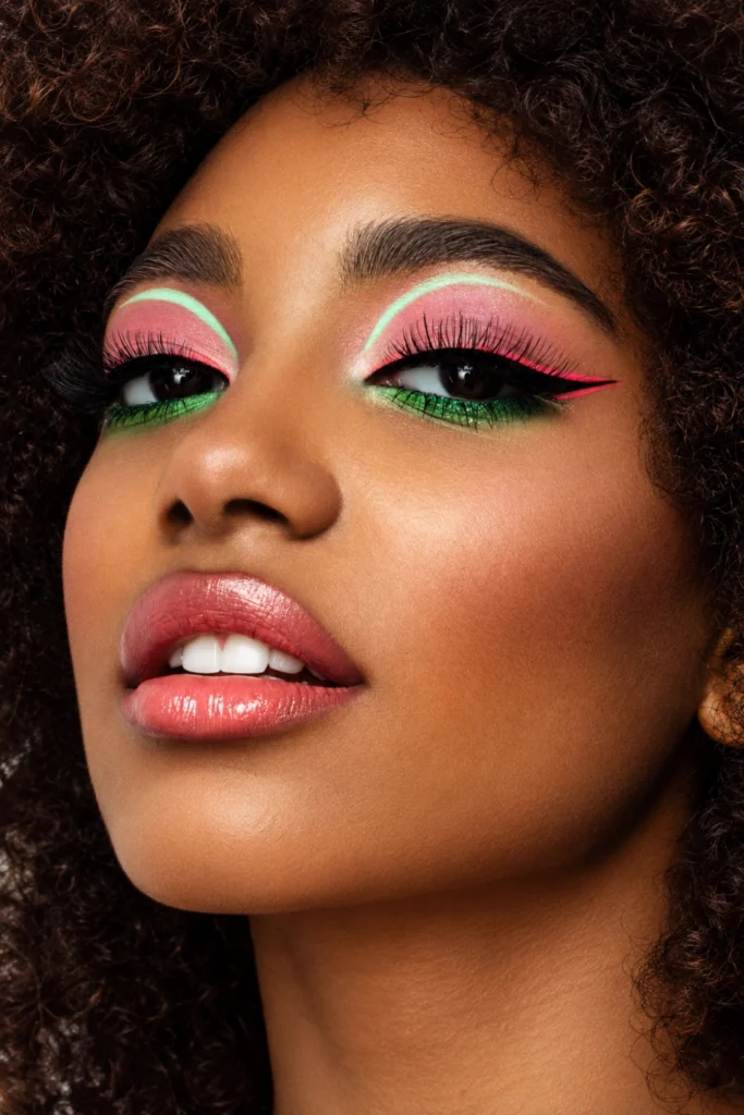 Graphic Coloured Liner in Bold Blue or Brown