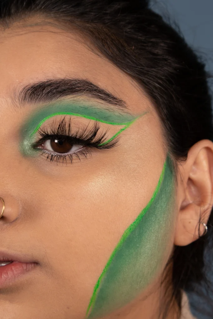 Green Waterline Alien Beauty