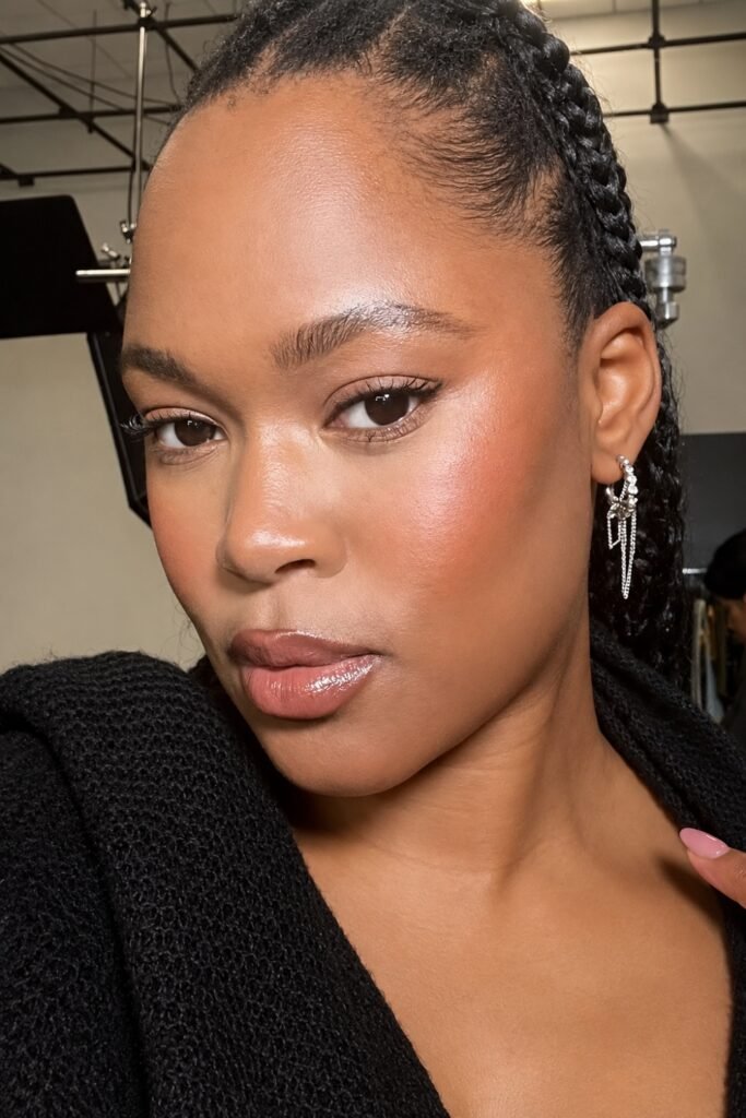 Woman wearing a soft monochrome brown blurred lip