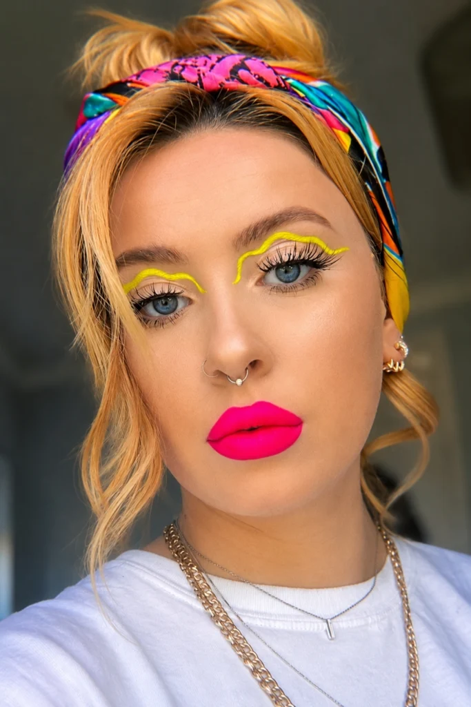 Neon Lip with Minimal Eye