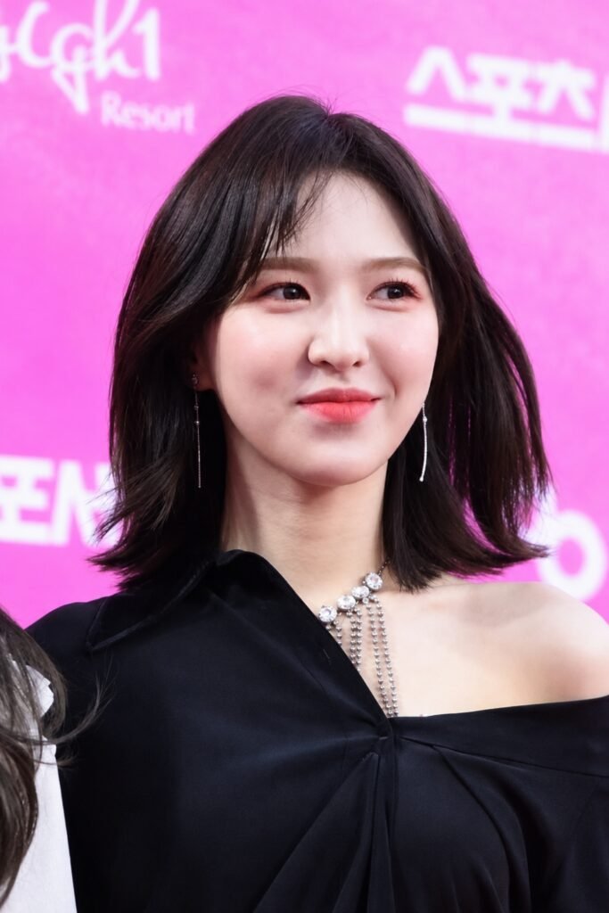 Shoulder-length layered cut with a wispy fringe