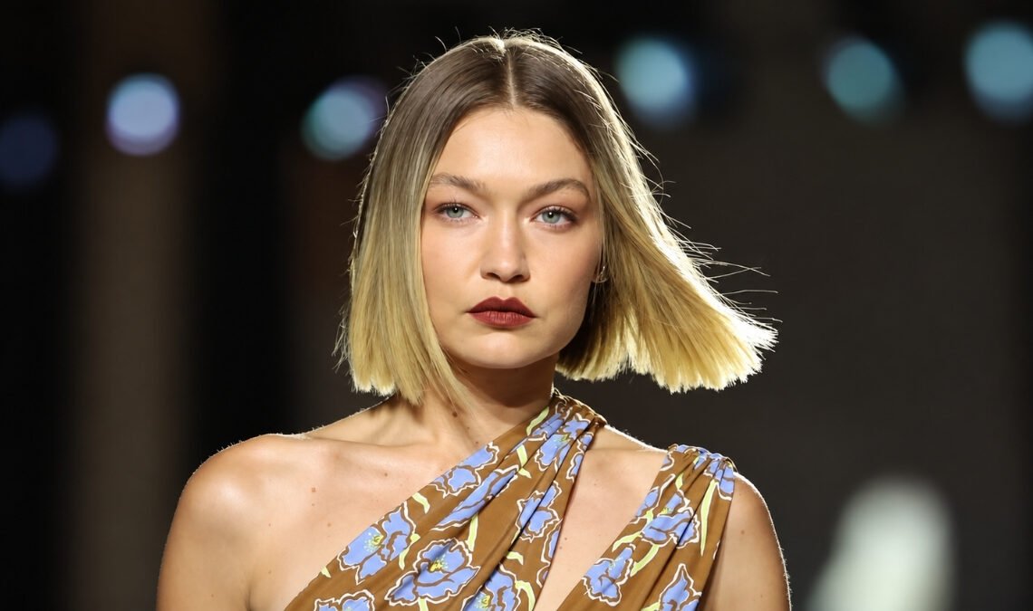 Sleek Blunt Lob Styles
