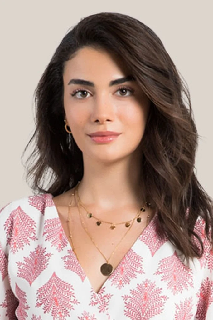 Özge Yağız wearing a white and pink patterned blouse